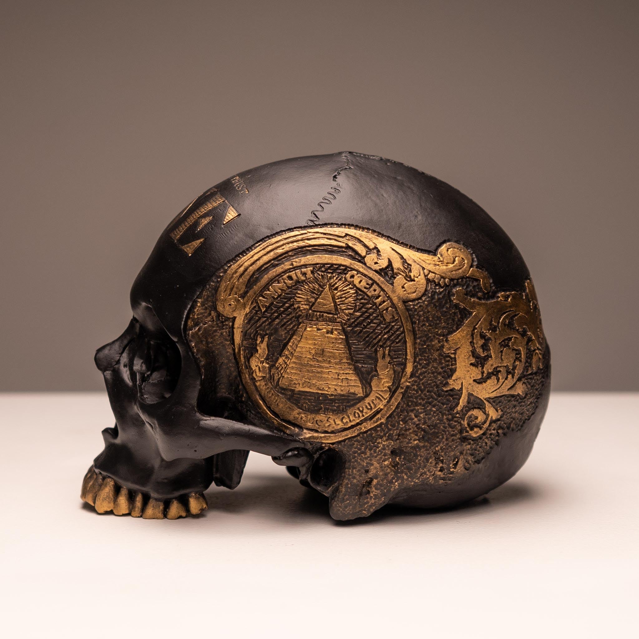 Dead Presidents Skull - Gold