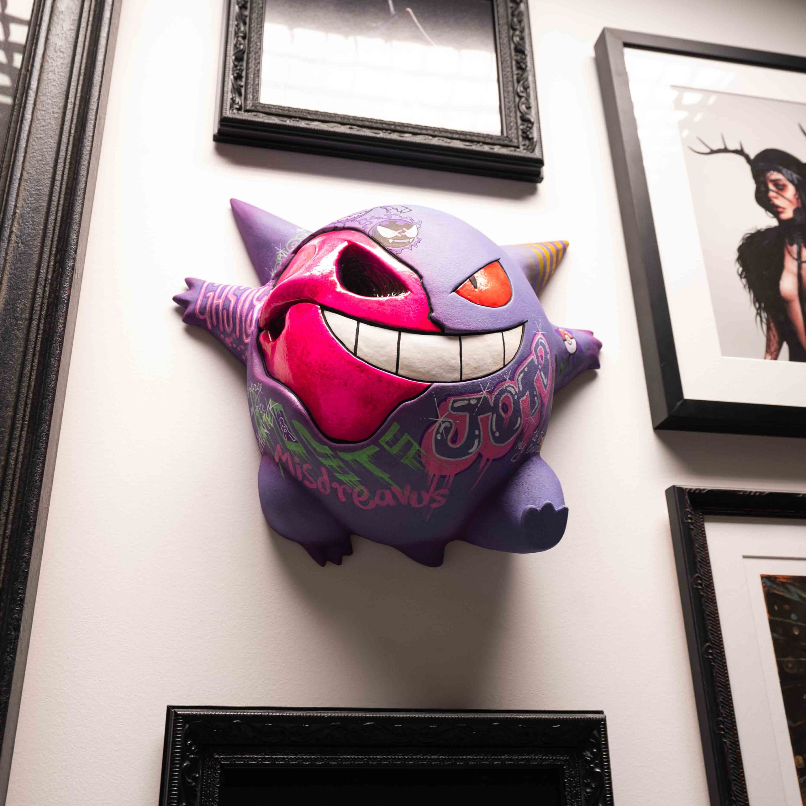 #094 Trophy Neon Icon - Ghosts