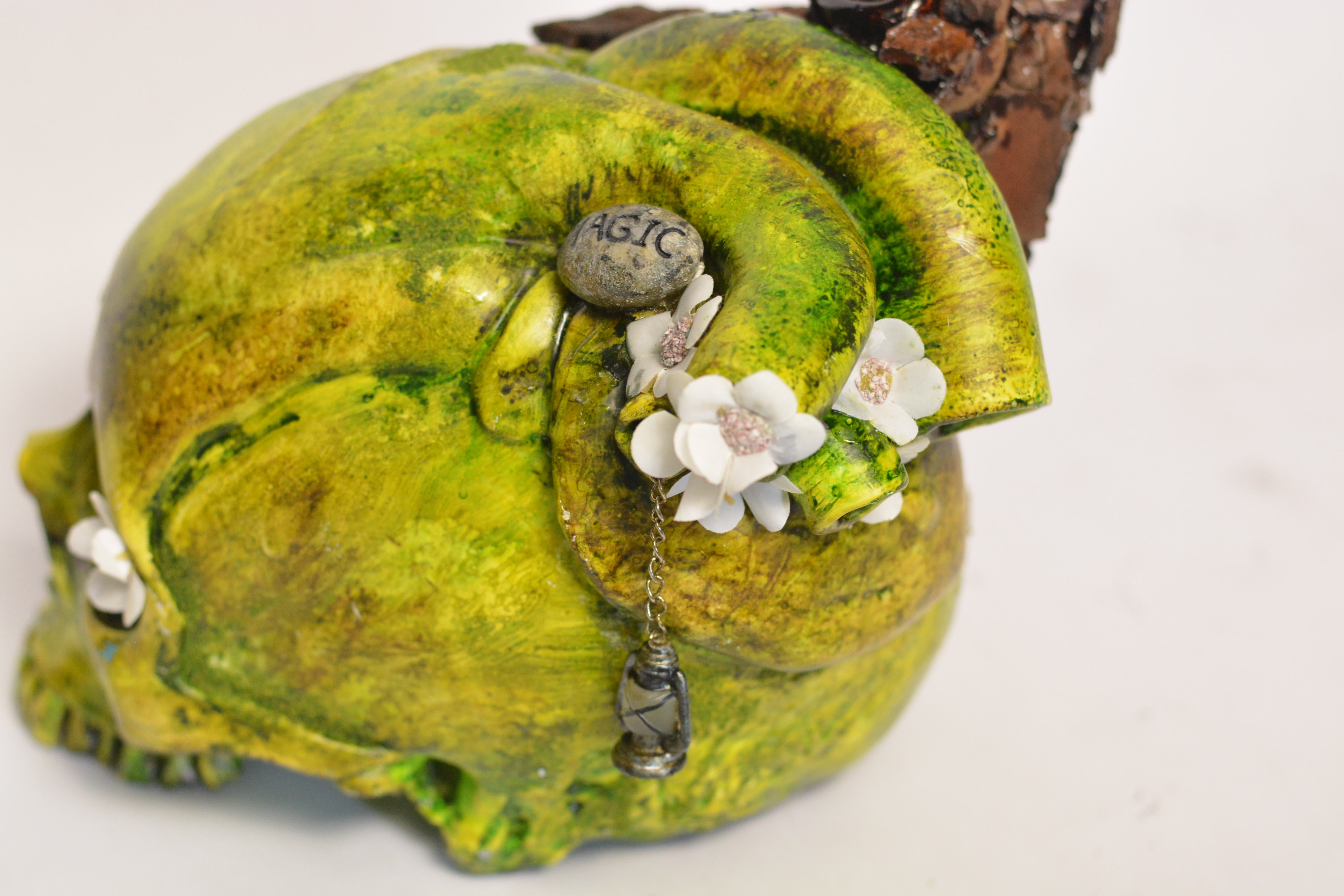 The Tell-Tale Heart Skull - Tinks Garden (EXPERIMENTAL PAINT)