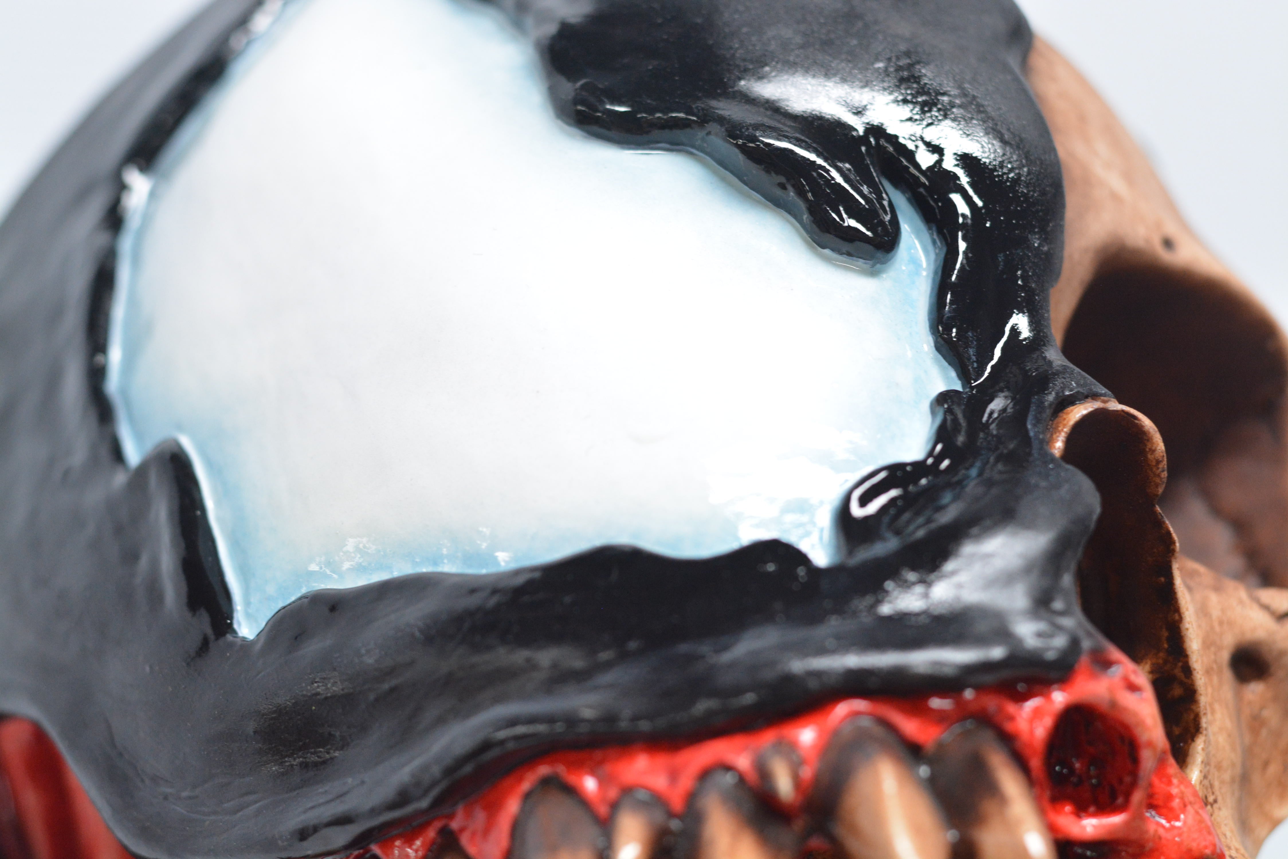 Symbiote - [SUPERSIZE] Wall mount [SCRATCH & DENT] (2)