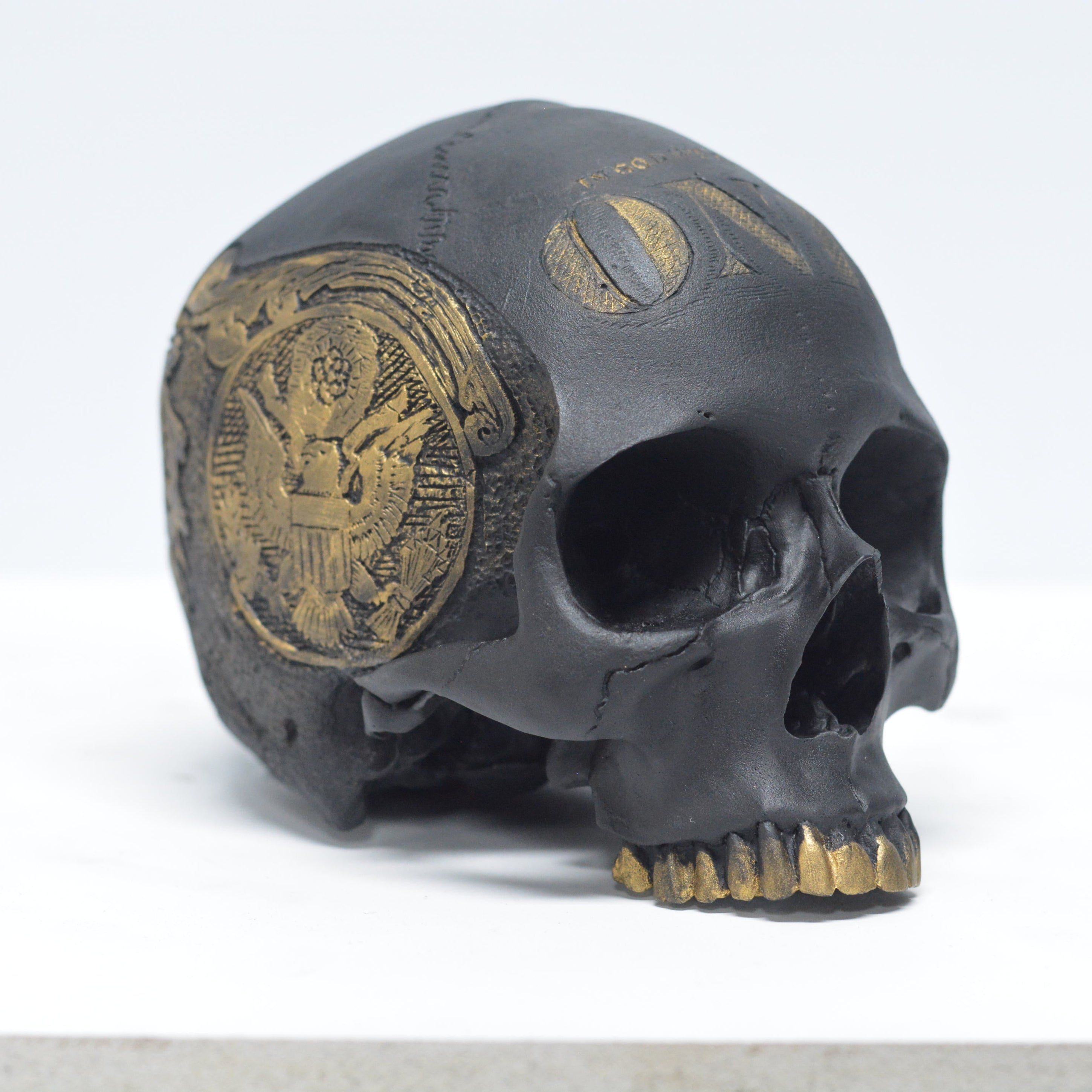 Dead Presidents Skull - Gold [SCRATCH & DENT] (1)