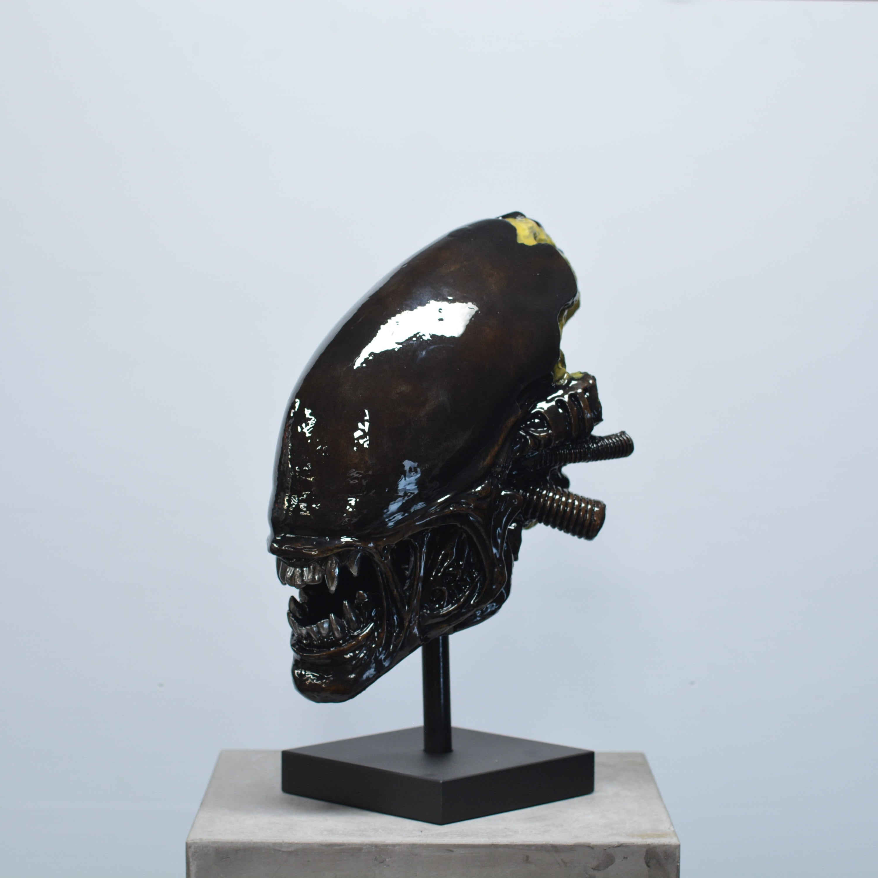 Xeno Trophy [SCRATCH & DENT] (1)