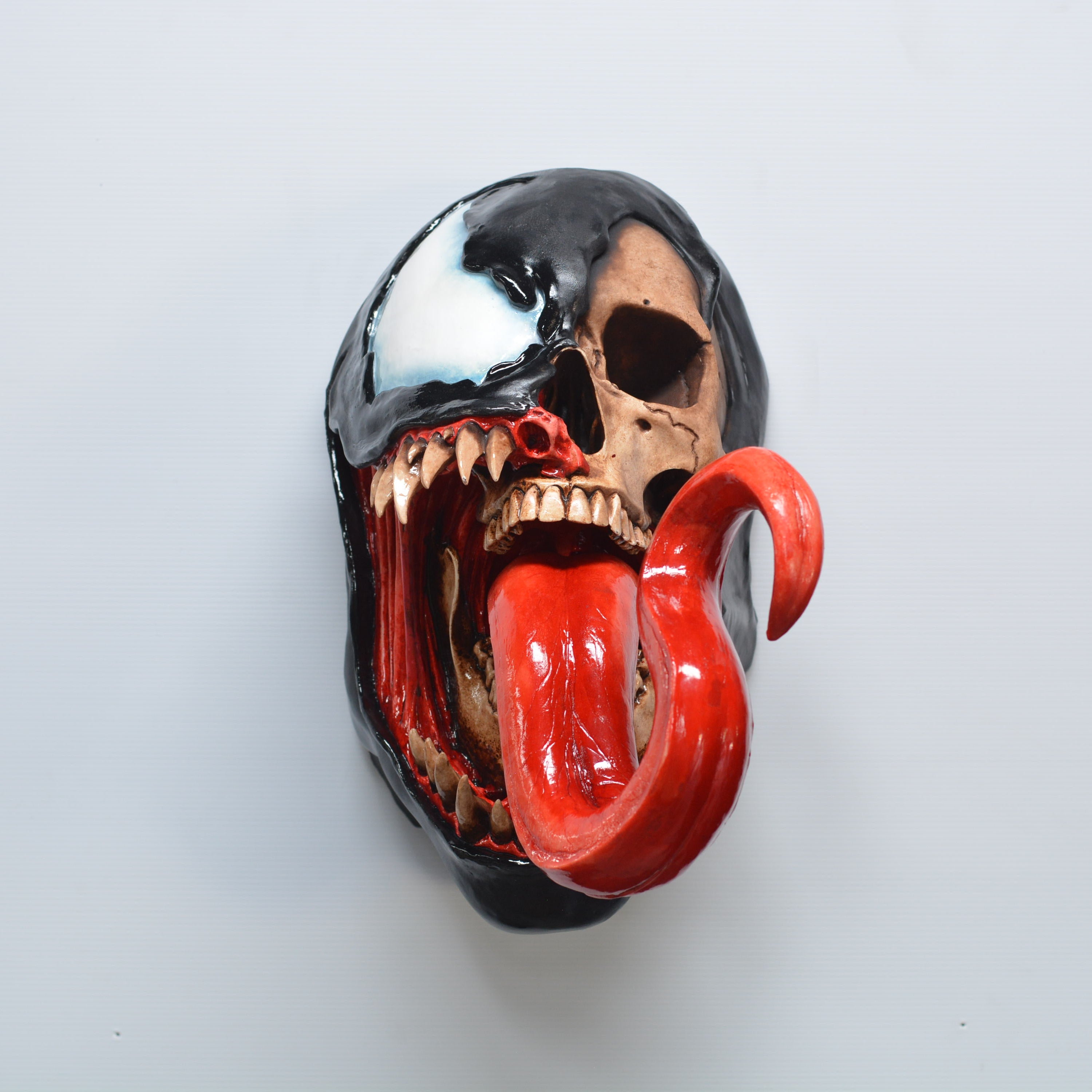 Symbiote - [SUPERSIZE] Wall mount [SCRATCH & DENT] (1)