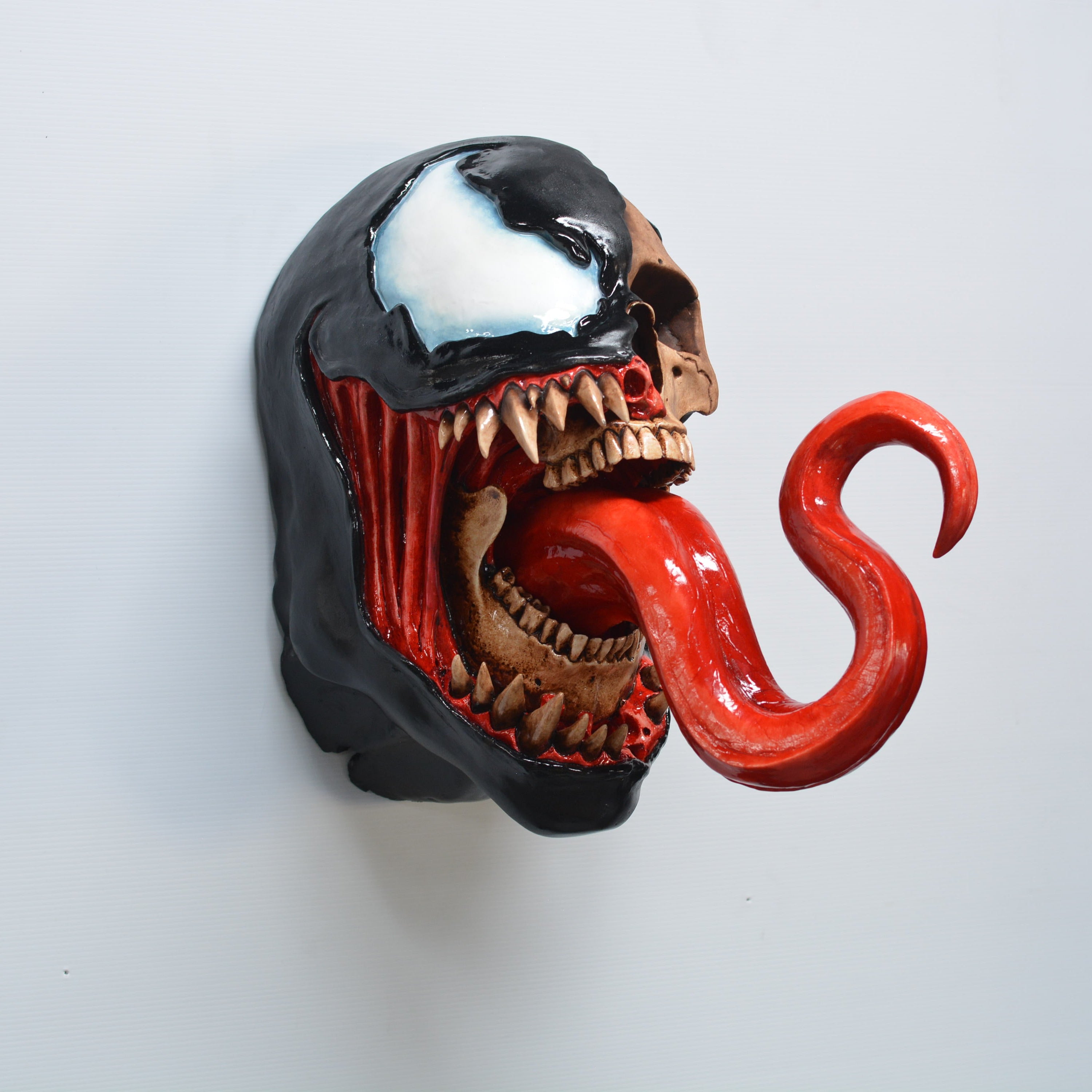 Symbiote - [SUPERSIZE] Wall mount [SCRATCH & DENT] (1)