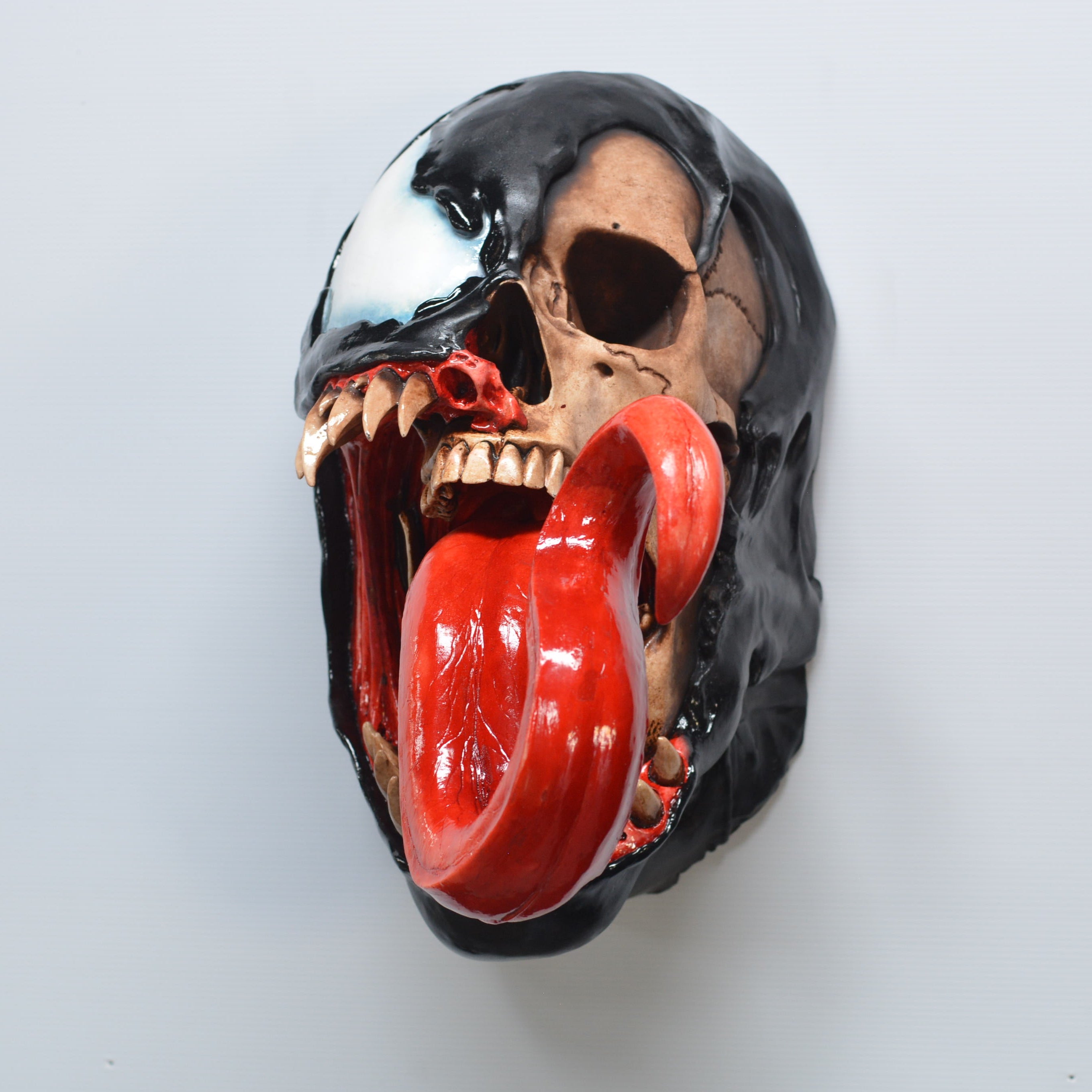 Symbiote - [SUPERSIZE] Wall mount [SCRATCH & DENT] (1)
