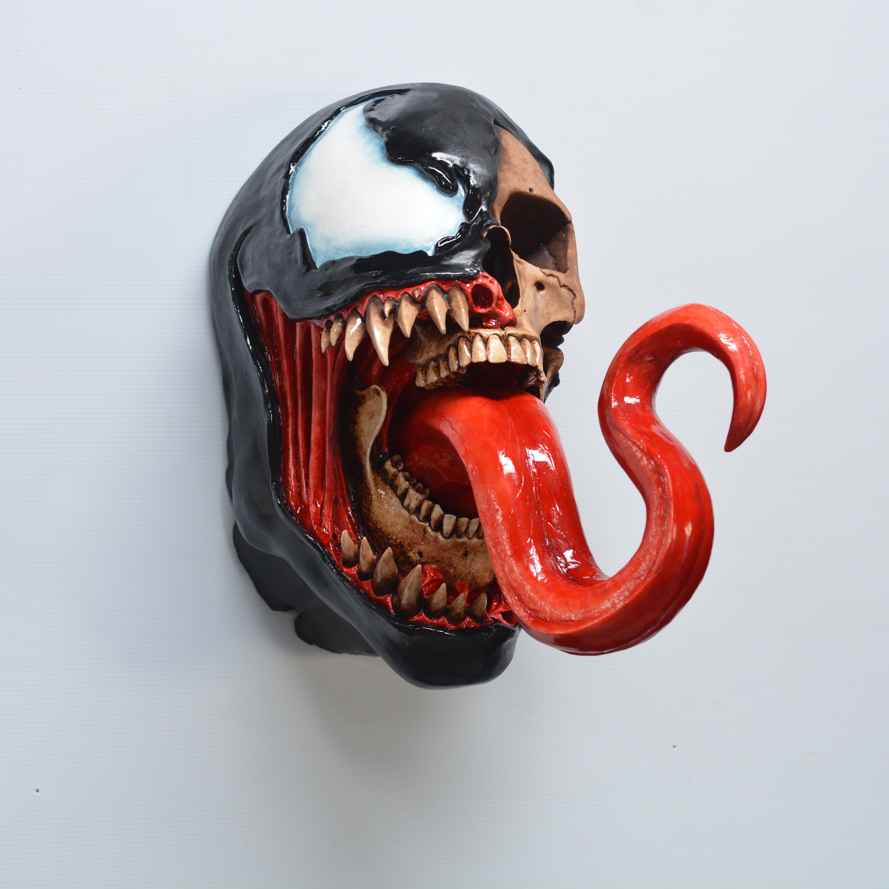 Symbiote - [SUPERSIZE] Wall mount [SCRATCH & DENT] (1)