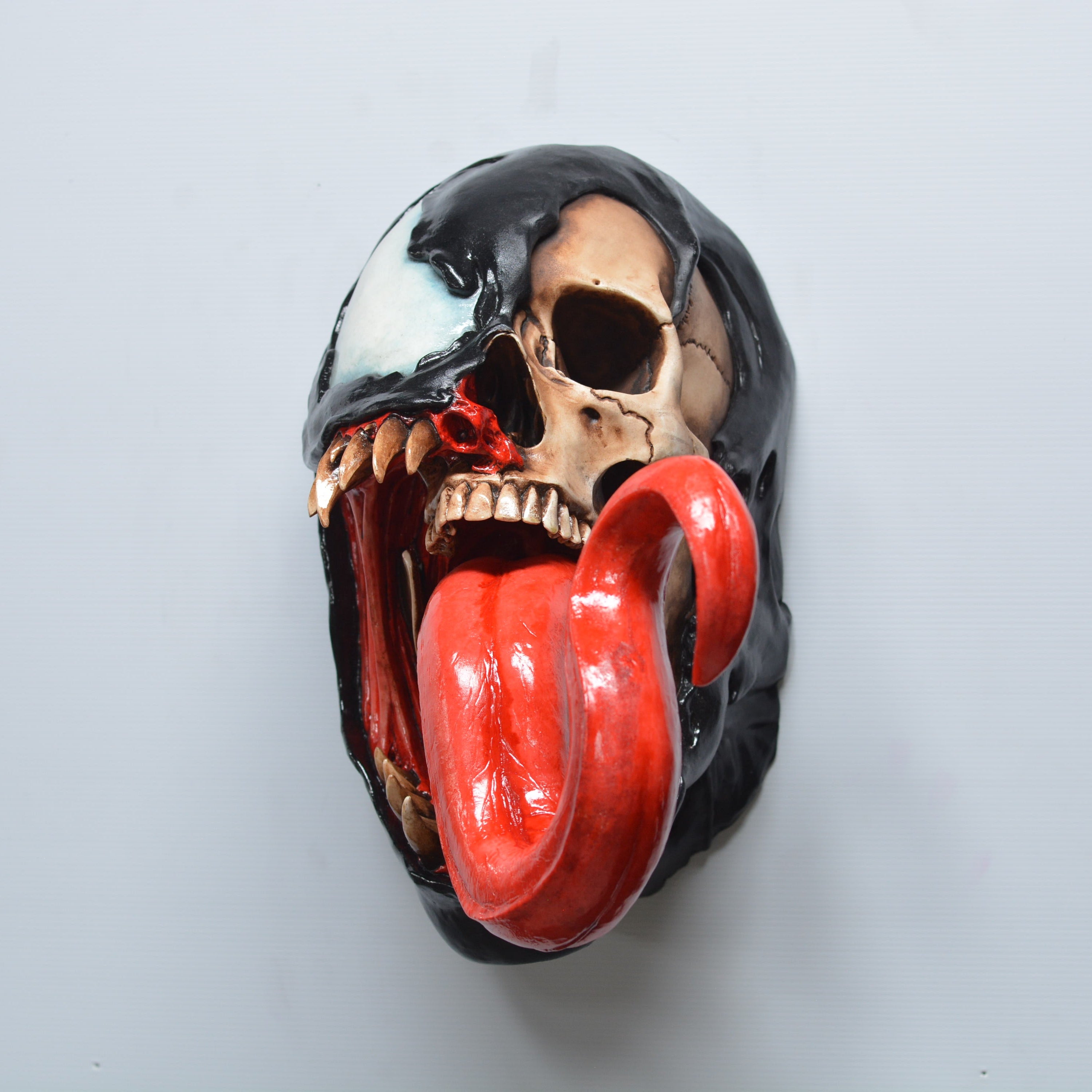 Symbiote - [SUPERSIZE] Wall mount [SCRATCH & DENT] (2)