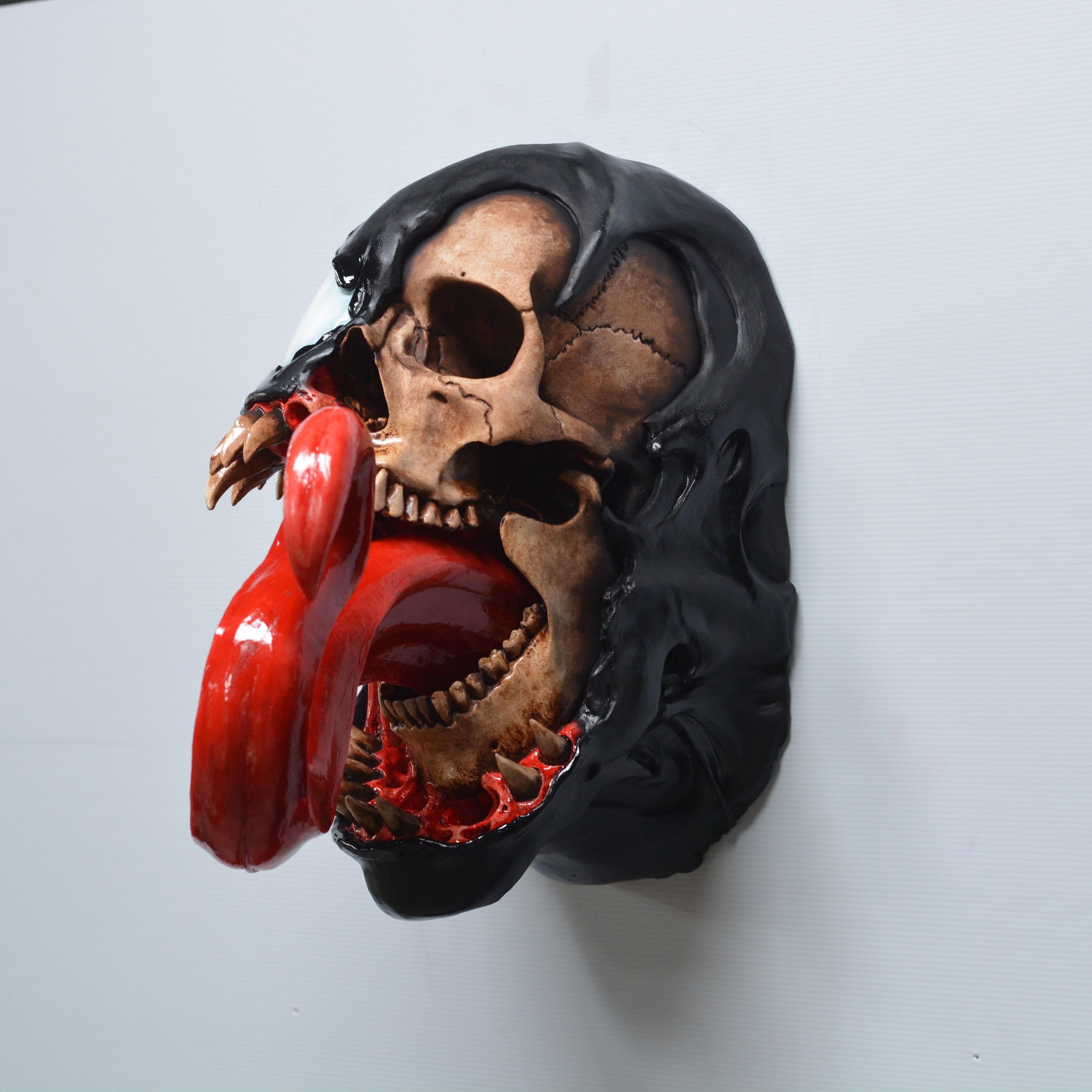 Symbiote - [SUPERSIZE] Wall mount [SCRATCH & DENT] (3)