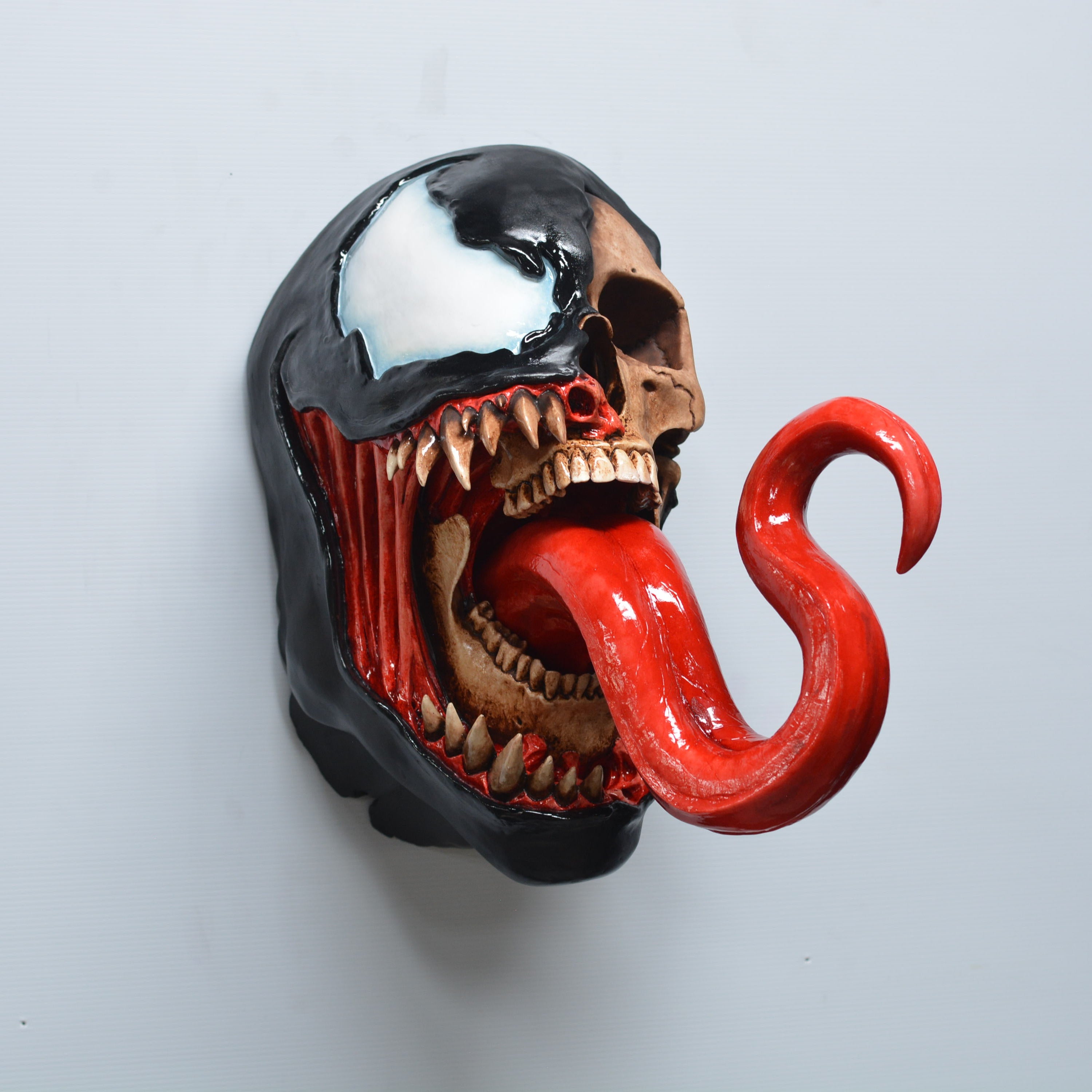 Symbiote - [SUPERSIZE] Wall mount [SCRATCH & DENT] (3)