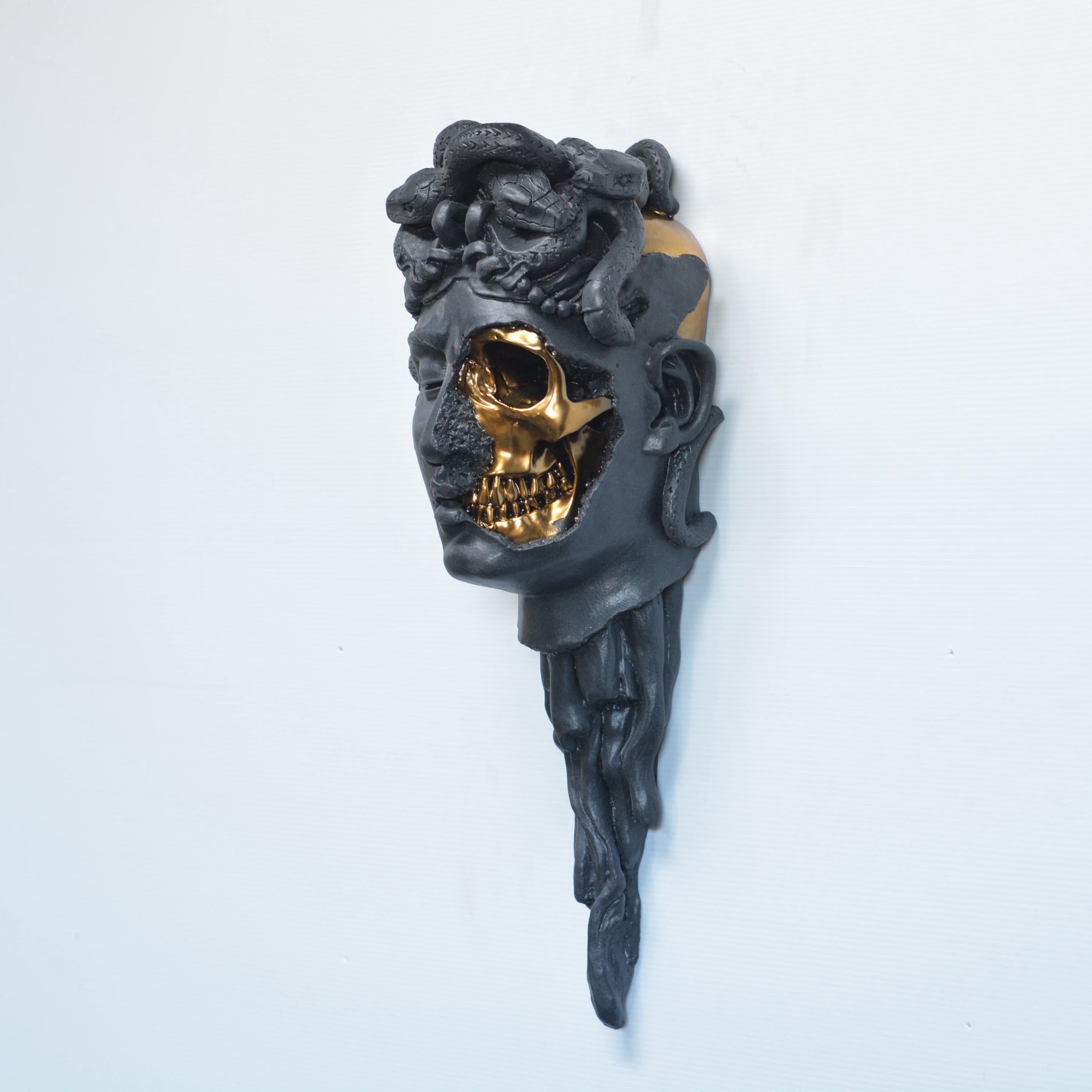 Medusa - Wall mount [SCRATCH & DENT] black beauty