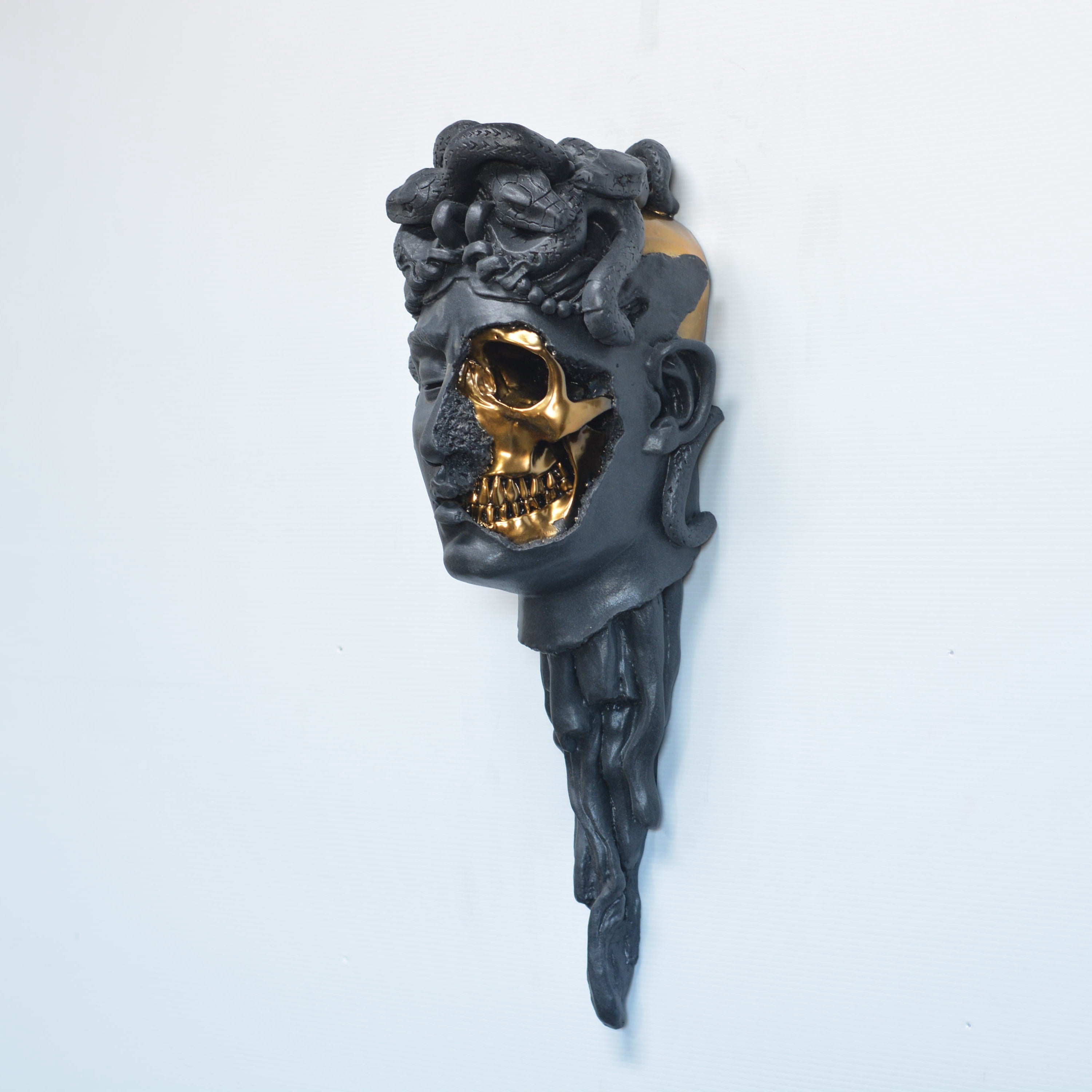 Medusa - Wall mount [SCRATCH & DENT] black beauty