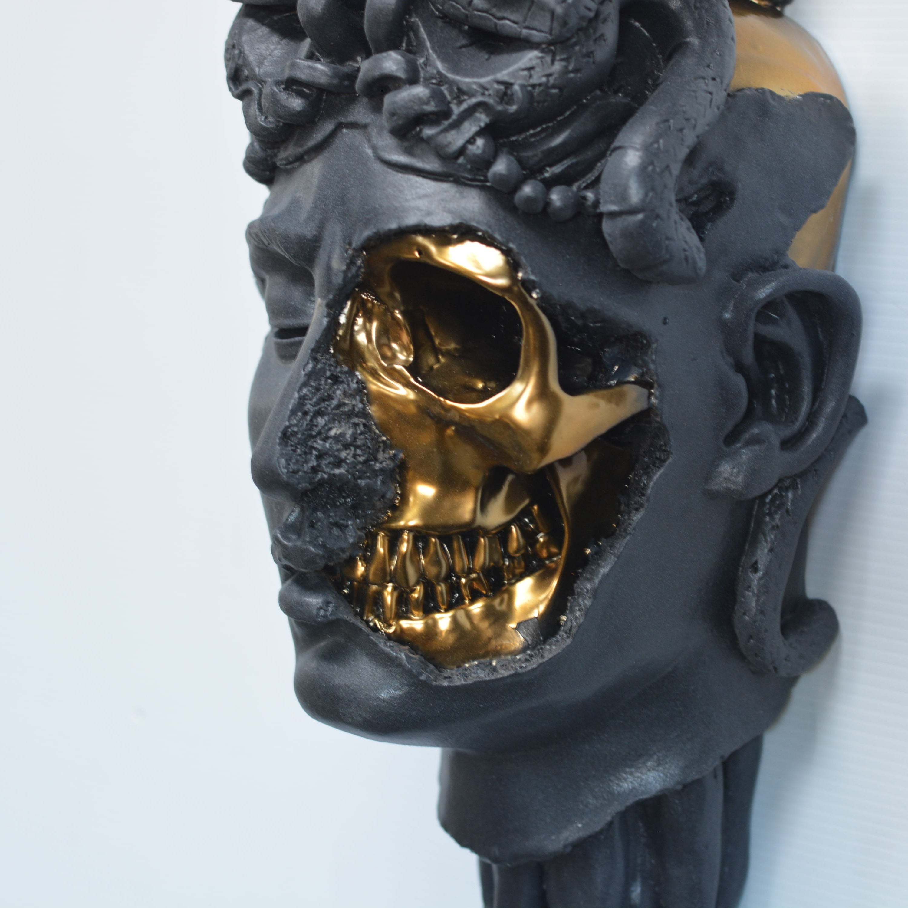 Medusa - Wall mount [SCRATCH & DENT] black beauty