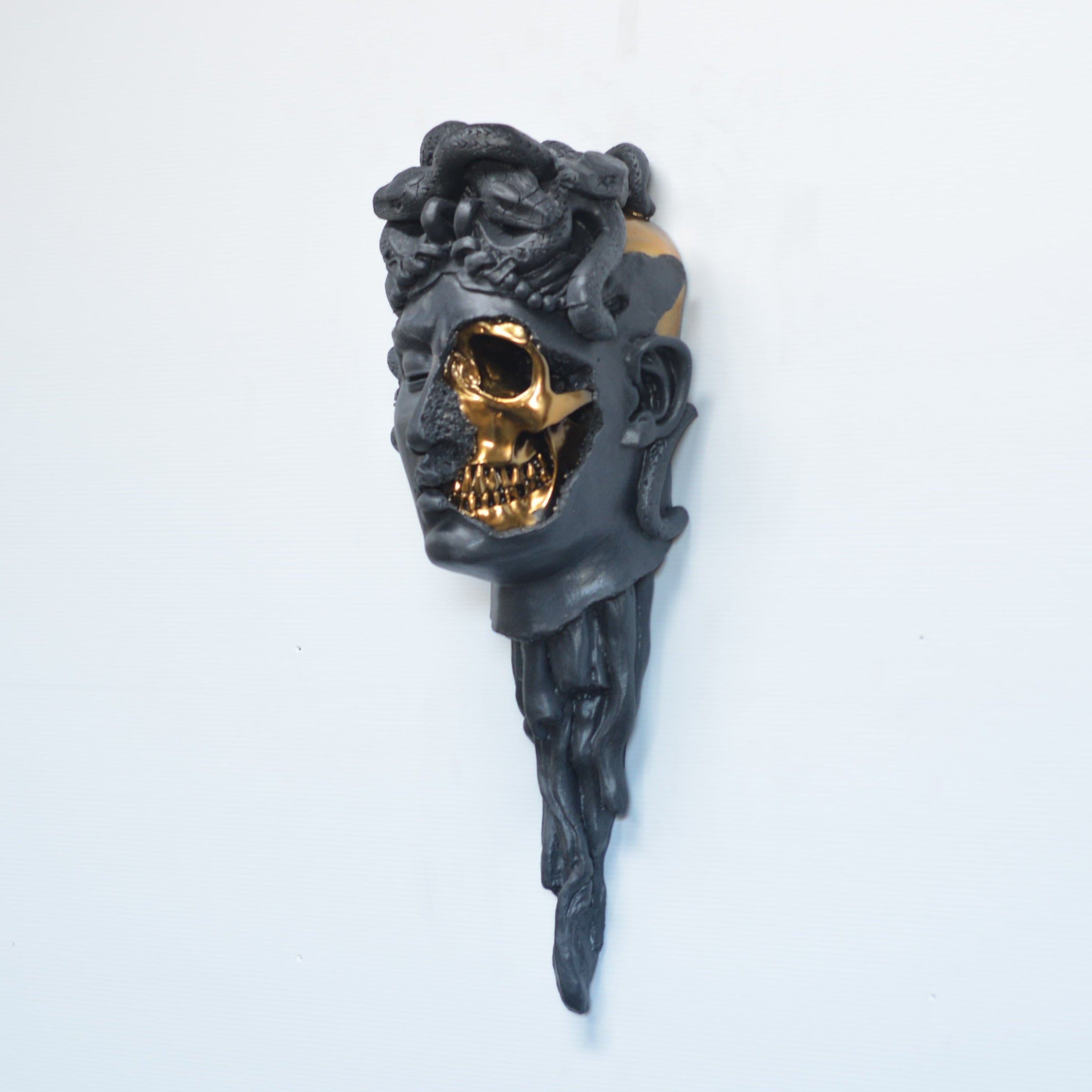 Medusa - Wall mount [SCRATCH & DENT] black beauty