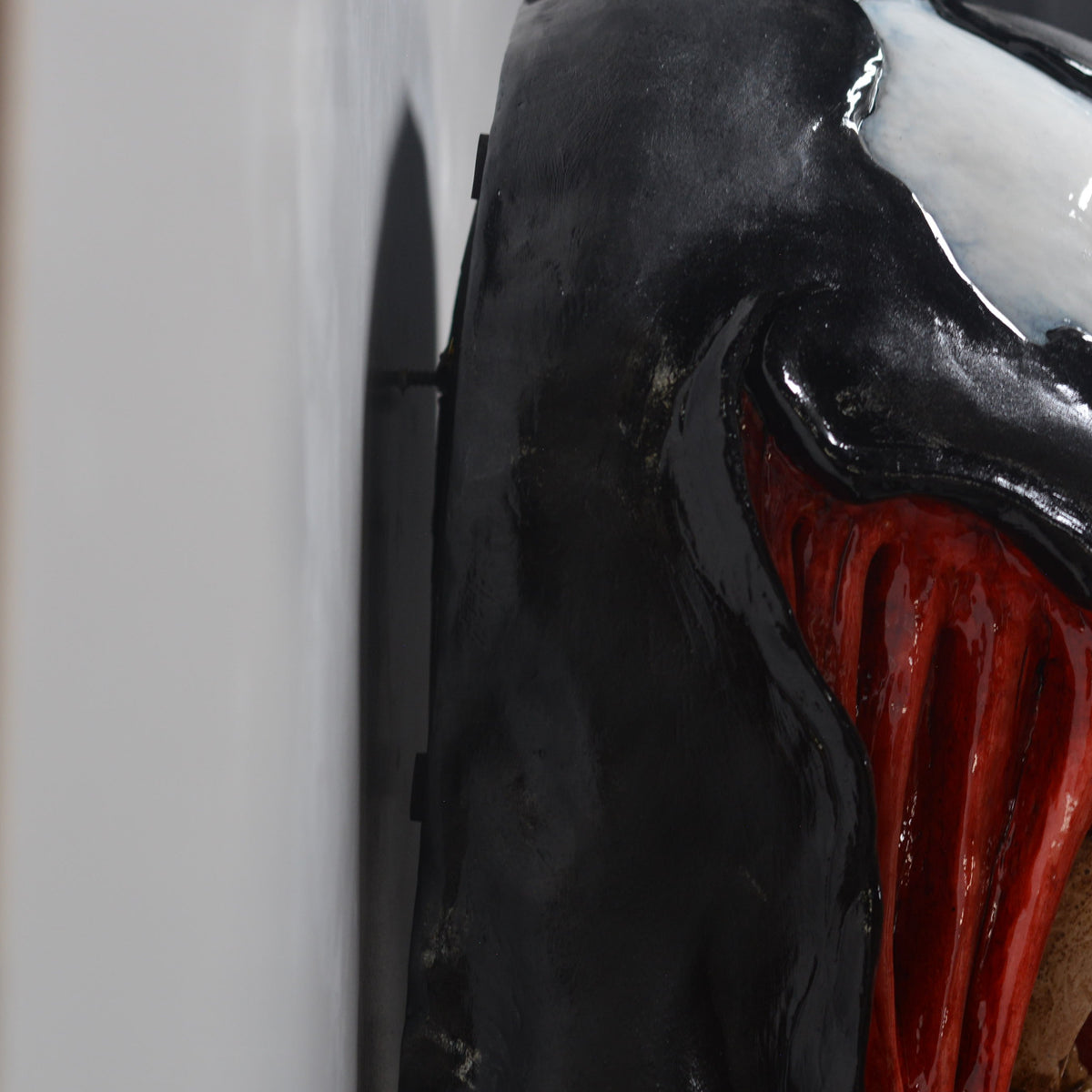 Symbiote - [SUPERSIZE] Wall mount [SCRATCH & DENT] (3)